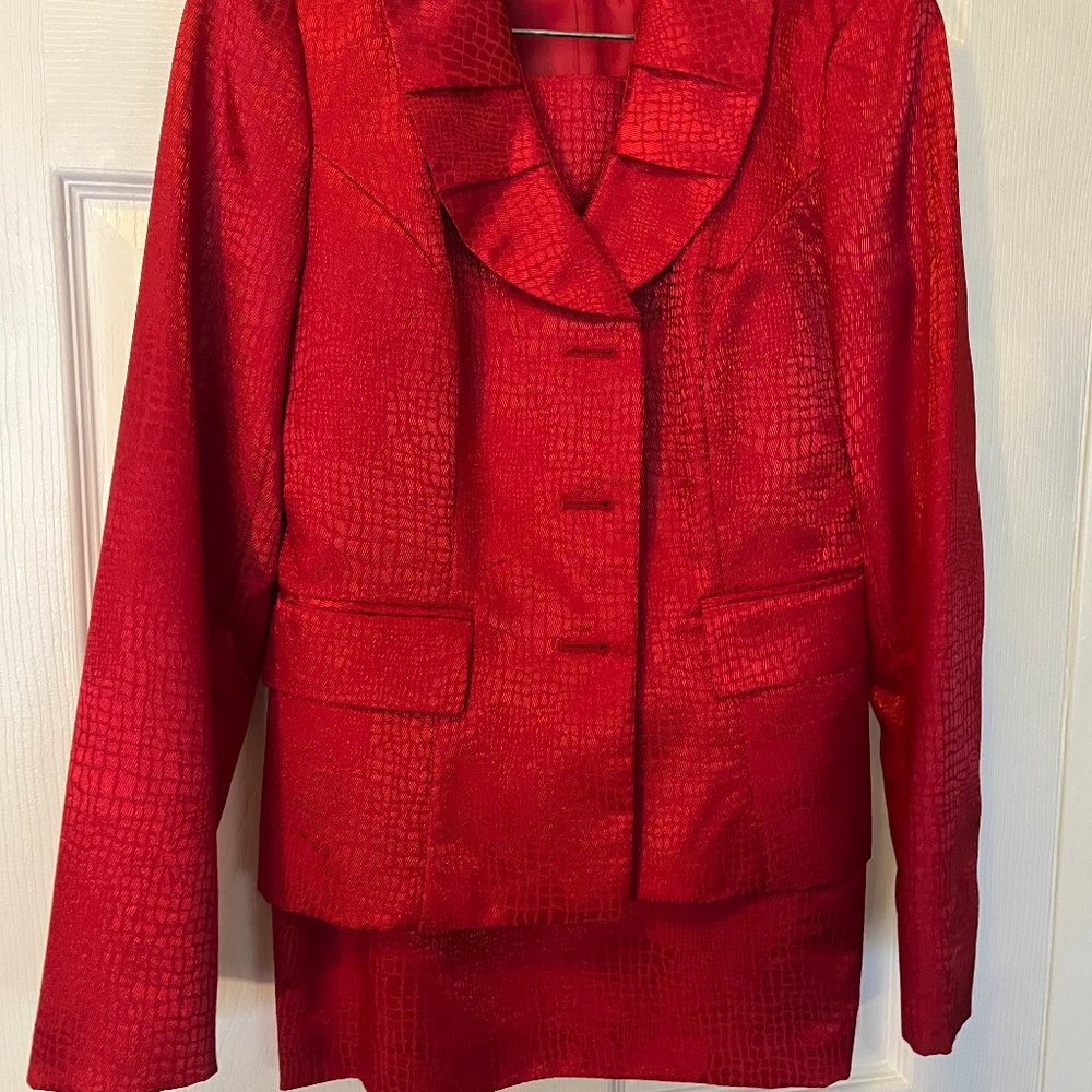 Beautiful Larry Levine skirt/jacket suit, Red, Sz4, worn once